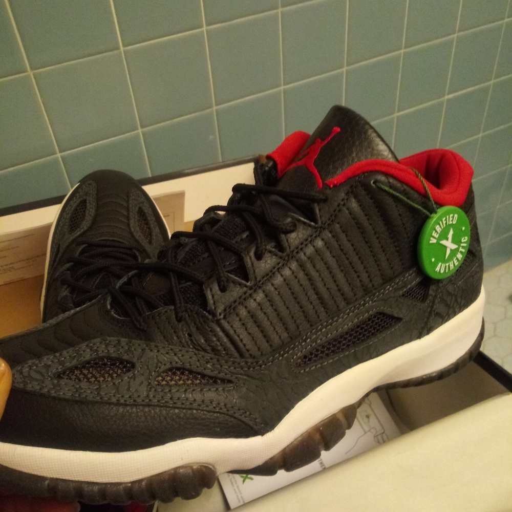 Jordan 11 low bred ie